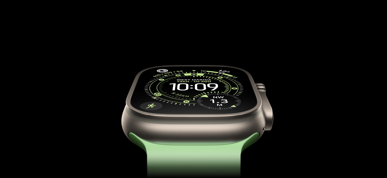 Apple Watch Ultra 3, kućište od prirodnog titanija, kompas na brojčaniku za orijentacijsko trčanje, remen Ocean neon zelene boje