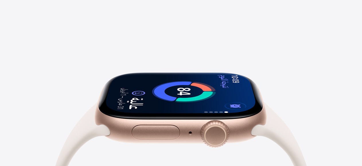 Apple Watch Series 11، لون ذهبي وردي، إطار ألومنيوم، ميزة نتيجة النوم، الجزء الخارجي الأيمن، التاج الرقمي، ميكروفون، زر جانبي، حزام رياضي بلون ضوء النجوم