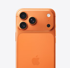 宇宙橙色 iPhone 17 Pro 的機身背面，Pro 融合相機系統擴展平台在最上方